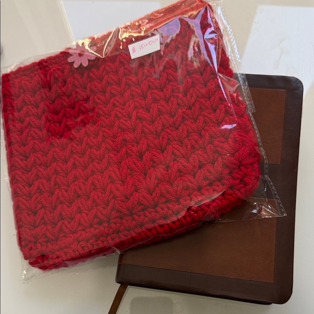 Red Knit Pouch - Picture 6 of 6